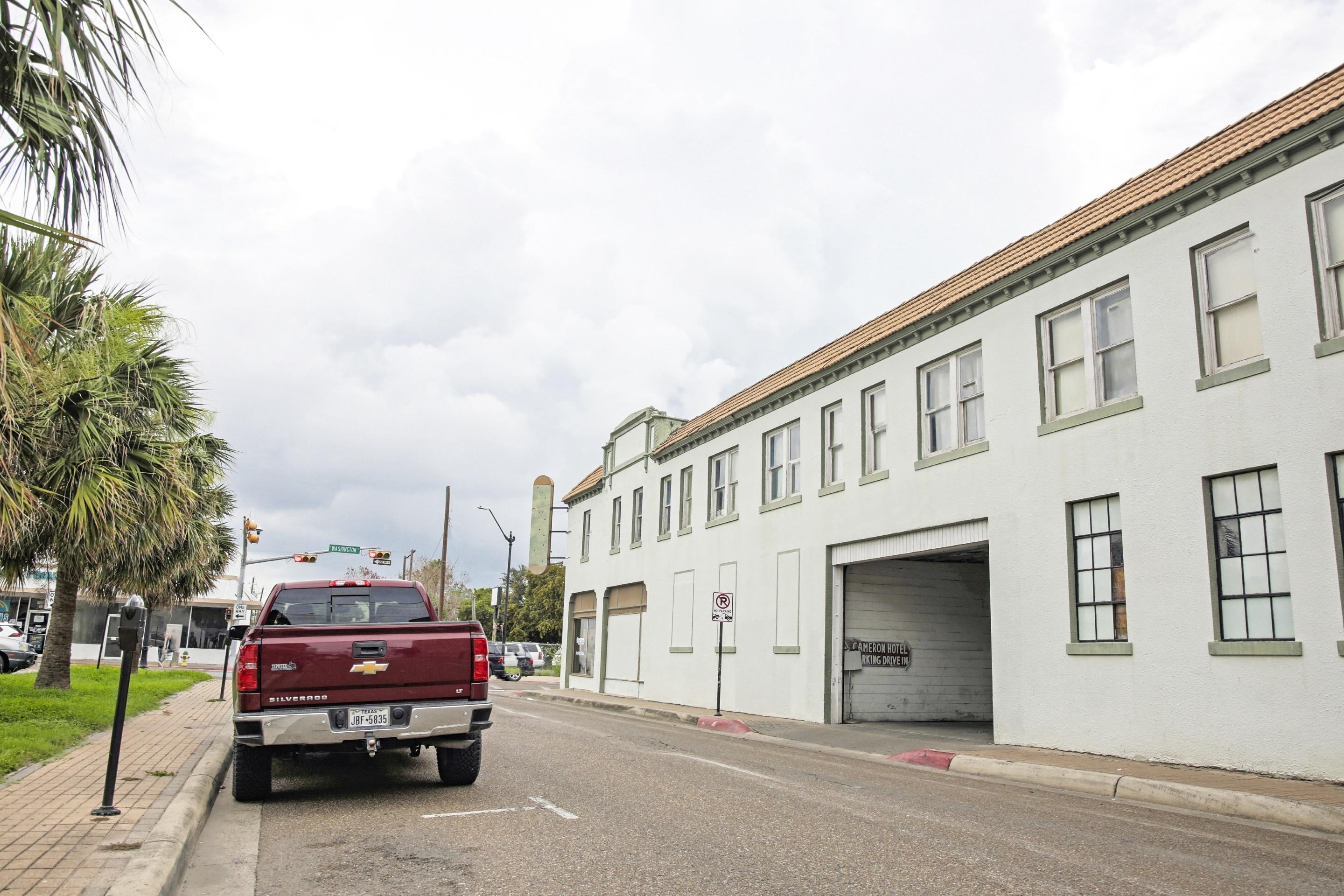 Oyo Historic Cameron Hotel Brownsville I-69E Экстерьер фото