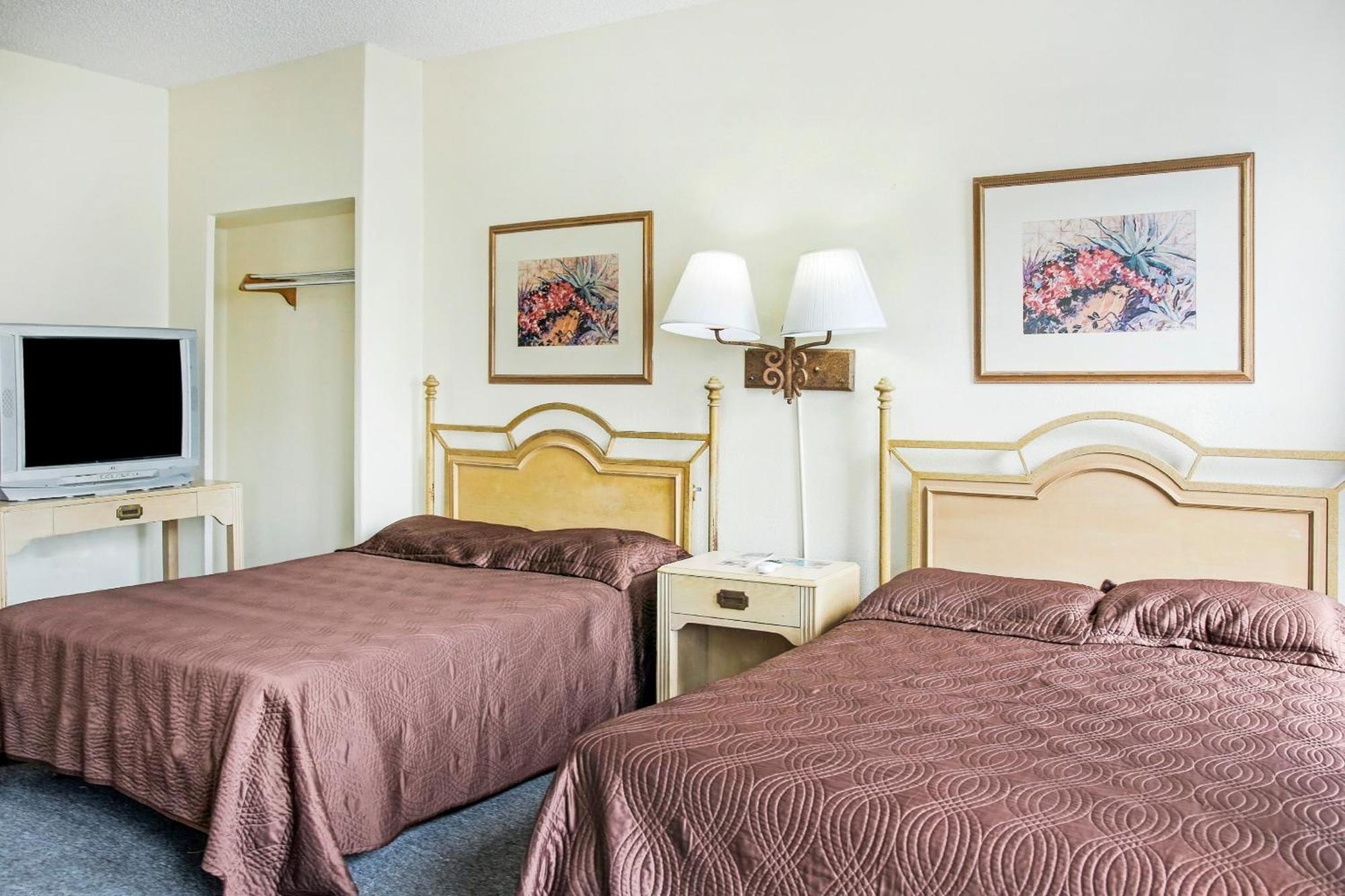 Oyo Historic Cameron Hotel Brownsville I-69E Экстерьер фото