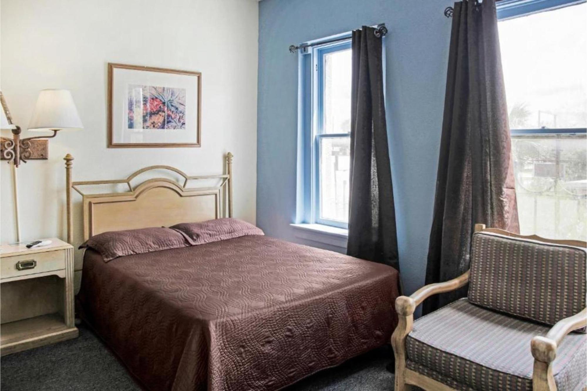 Oyo Historic Cameron Hotel Brownsville I-69E Экстерьер фото