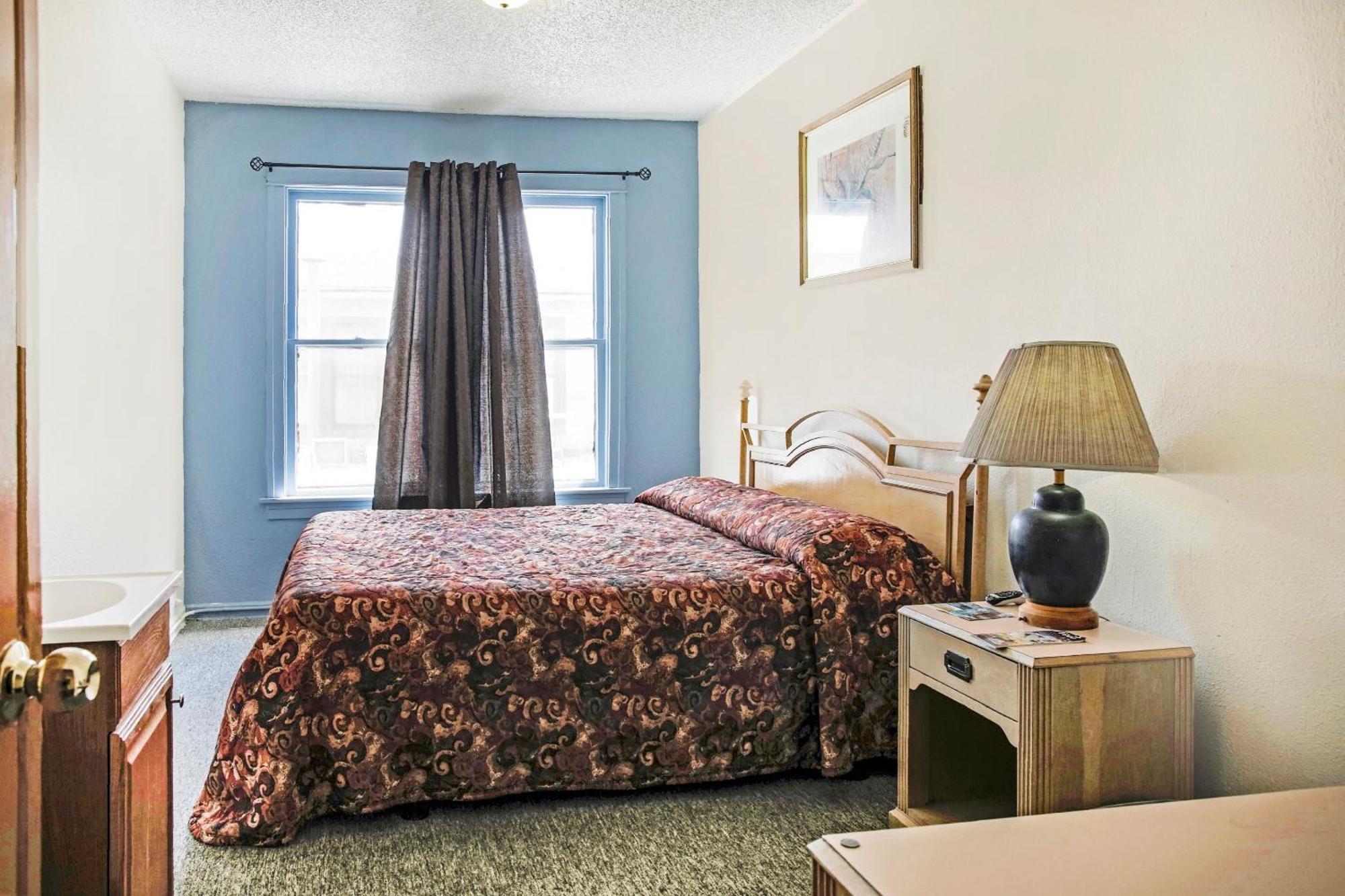 Oyo Historic Cameron Hotel Brownsville I-69E Экстерьер фото
