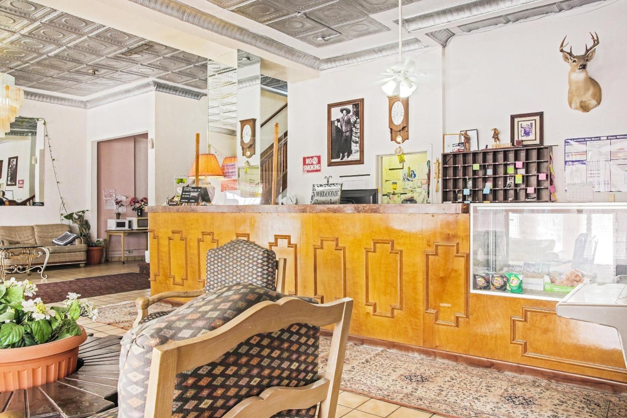 Oyo Historic Cameron Hotel Brownsville I-69E Экстерьер фото