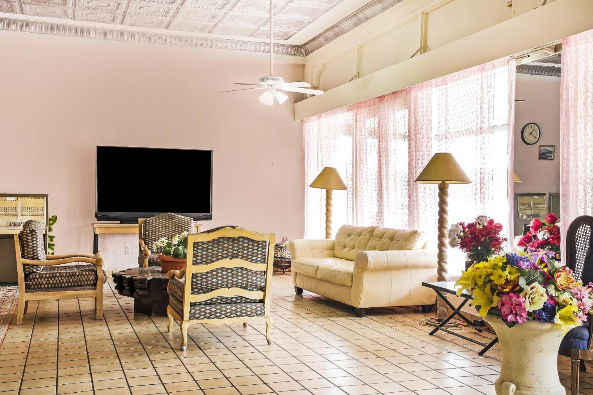 Oyo Historic Cameron Hotel Brownsville I-69E Экстерьер фото