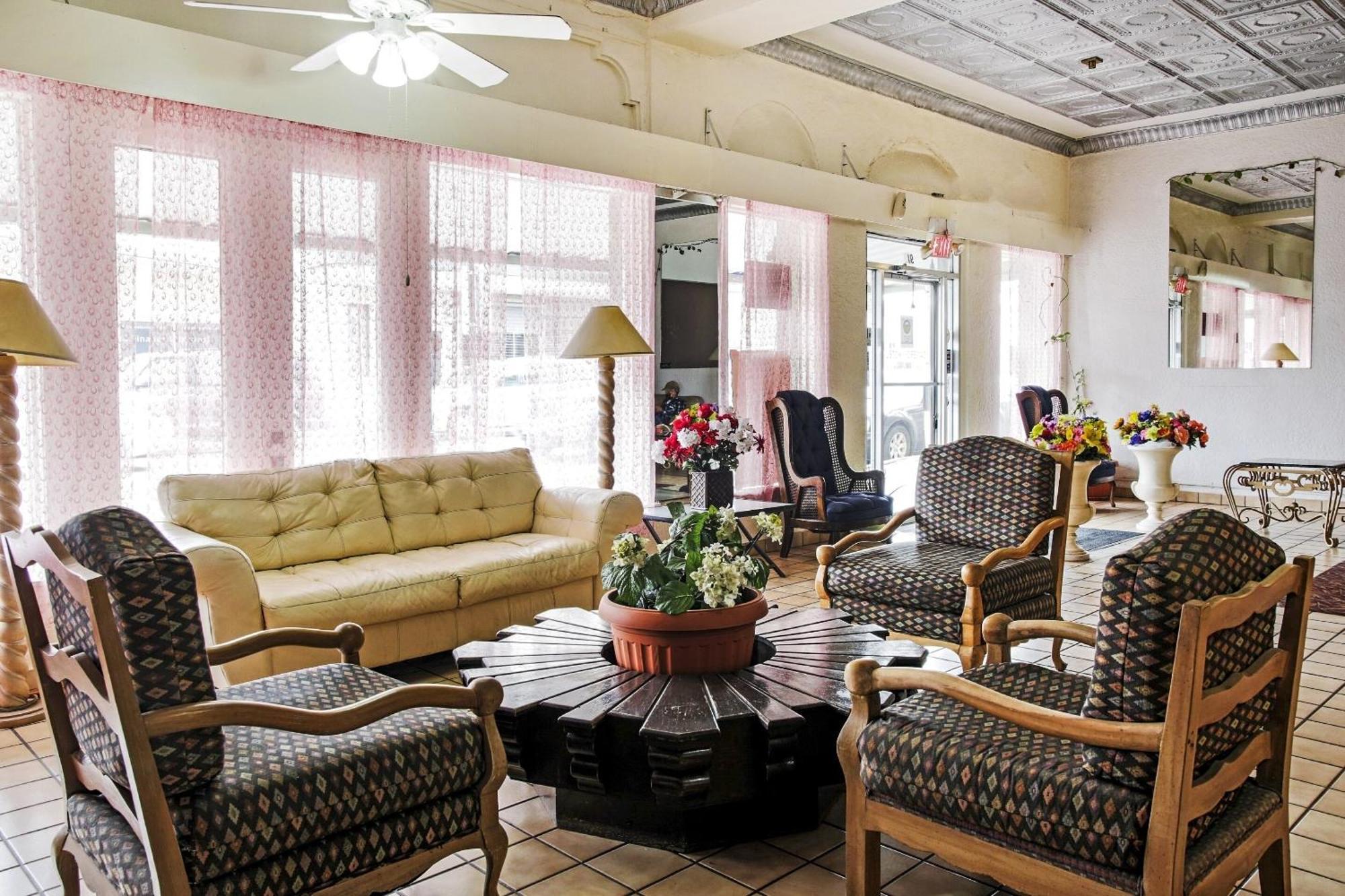 Oyo Historic Cameron Hotel Brownsville I-69E Экстерьер фото